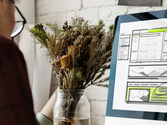 A faculty is designing a wireframe of his new course. This will serve as a guide for his online class.